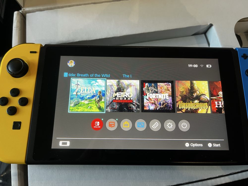 Nintendo Swich + 4 Игри + Калъф