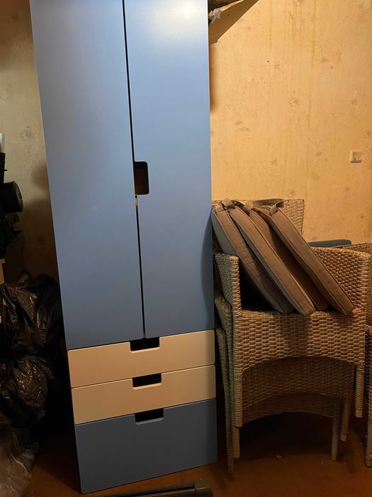 Ikea детска стая: бюро и гардероб