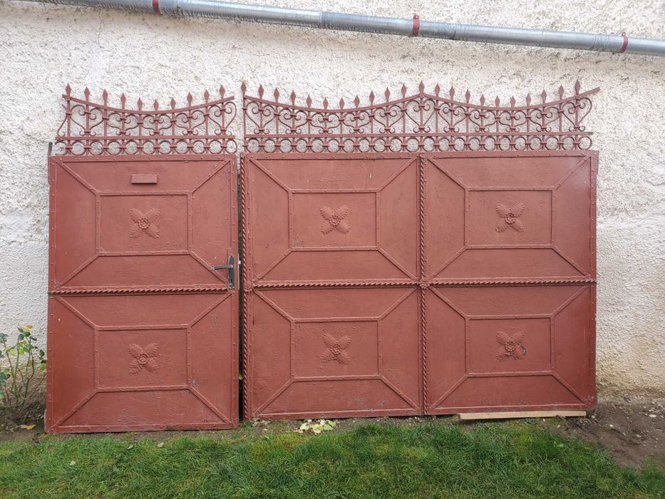 poarta veche metalica