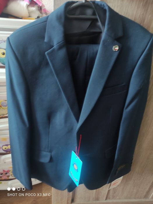 Продам школьную форму на мальчика. Новое.  Примерно на 7-9 лет. 10000т