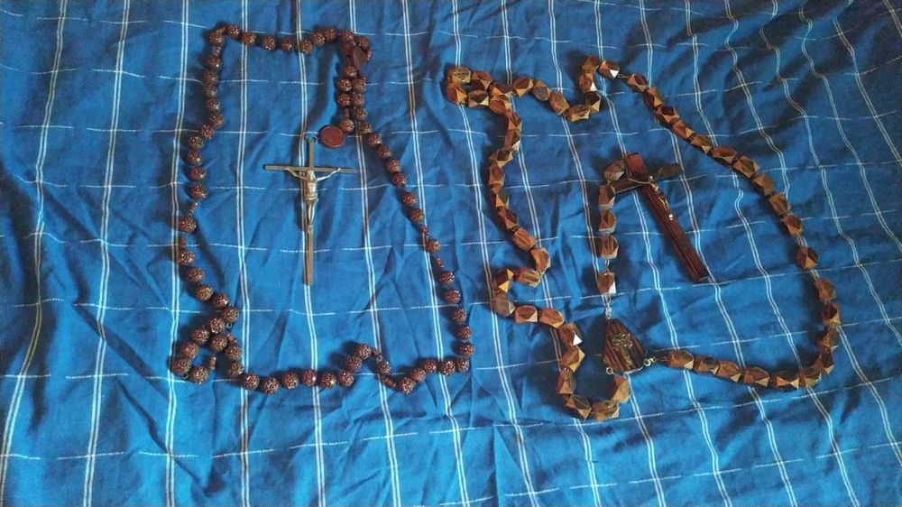 vand doua rozarii si doua cruci de bronz