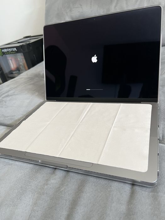 Vând Macbook Pro 14 M1 Pro 512 SSD 16 GB RAM
