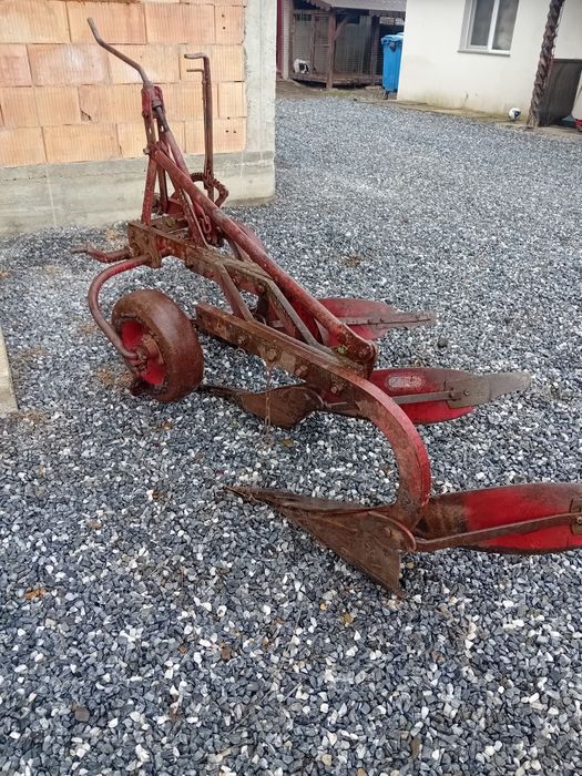 Plug kverneland 3 brazde