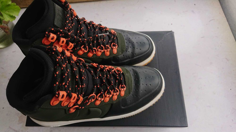 Обувки NIKE Lunar Force 1 Duckboot      40 номер стелка 25см- отлични
