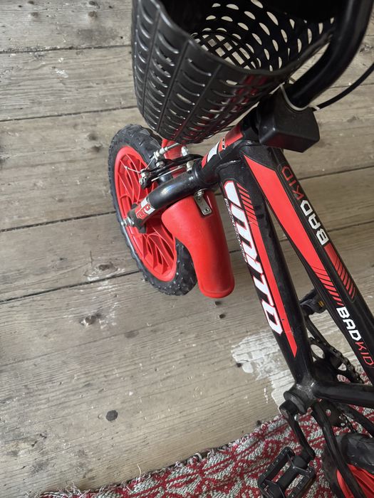 Bicicleta copii de la patru la sase ani