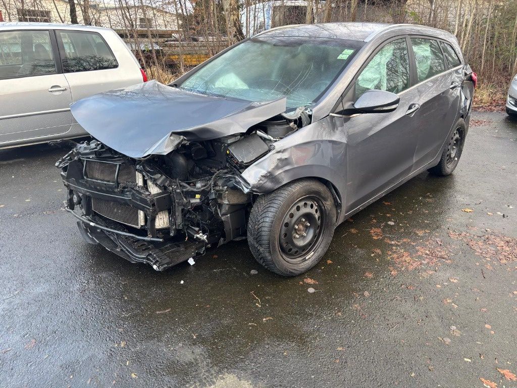 HYUNDAI I 30 2016G 1.7 credit на части,Хюндай и 30 НАВИ ДИЗЕЛ