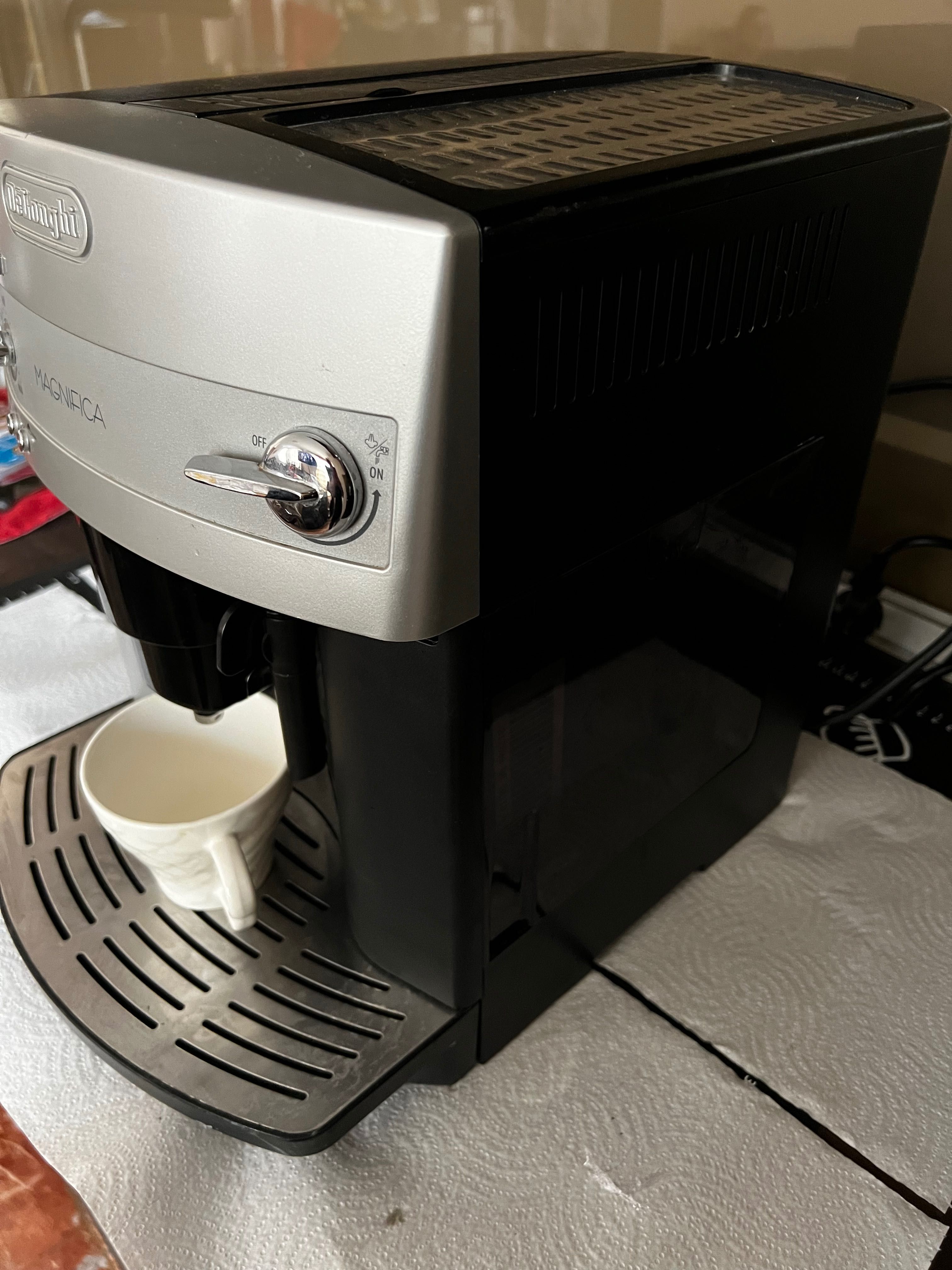 Кафе машина робот Delonghi Magnifica