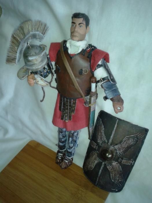 soldat centurion roman cu sabie pumnal lorica scut casca figurina 1/6