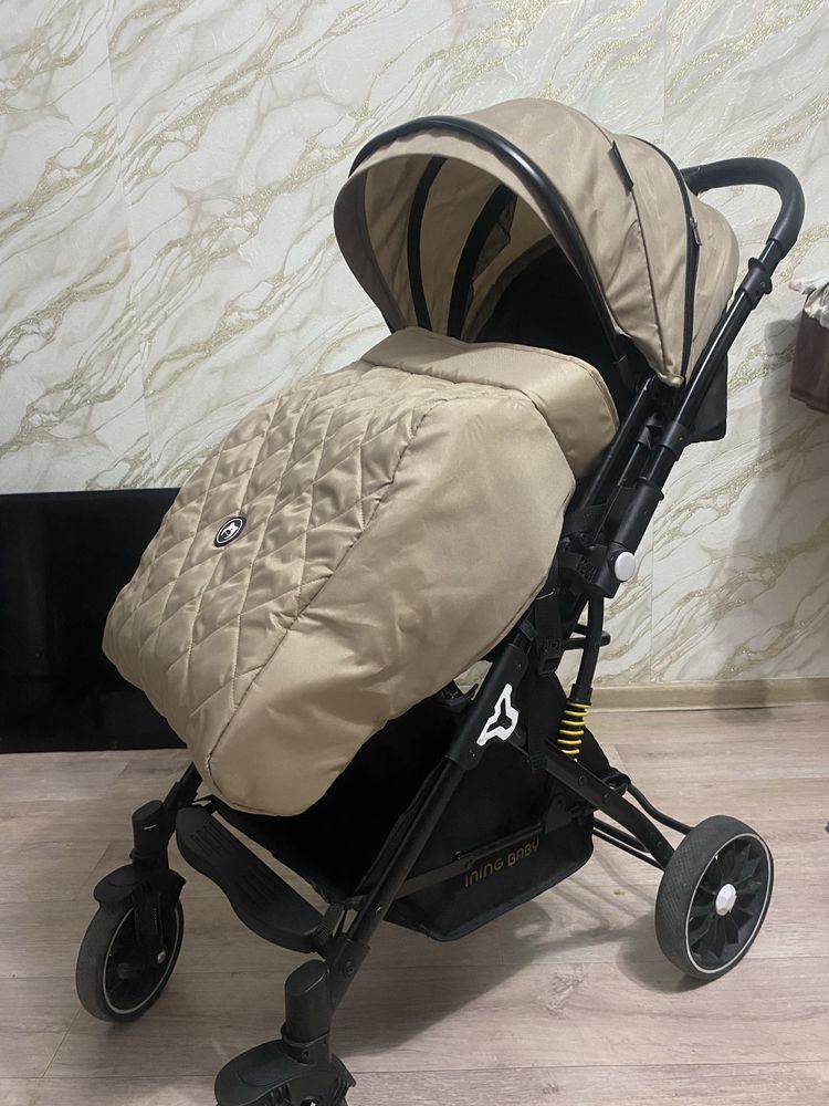 Продам прогулочную коляску INING BABY