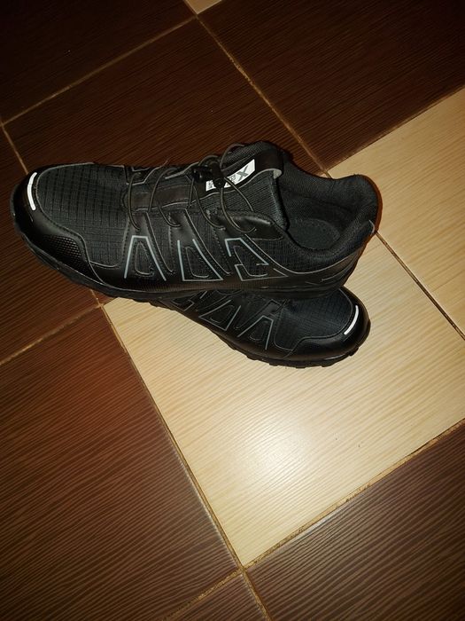 Vind adidasi originali foarte buni calitativ