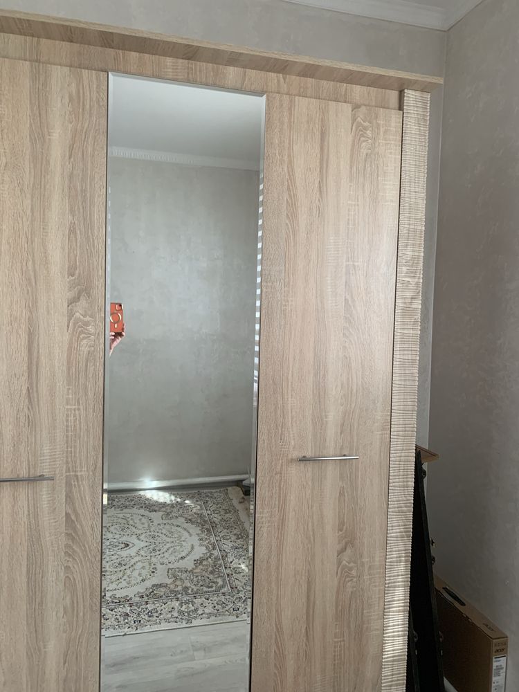 Продается шкаф трехдверный