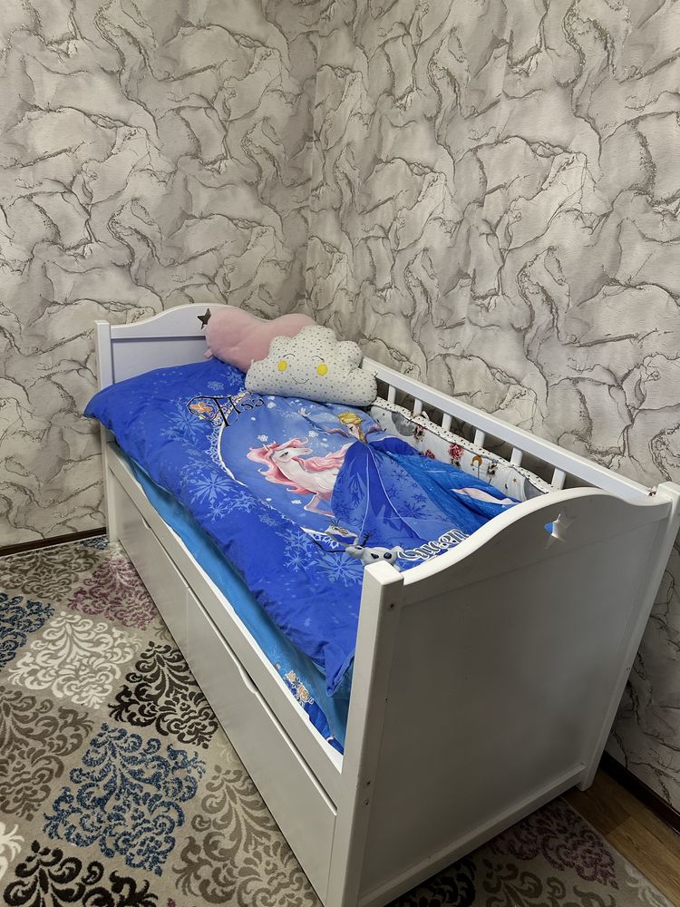Продам кровать с матрасом подрастковую