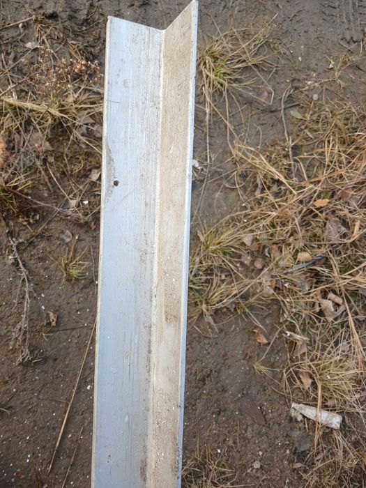 Продам  алюминиевый  уголок