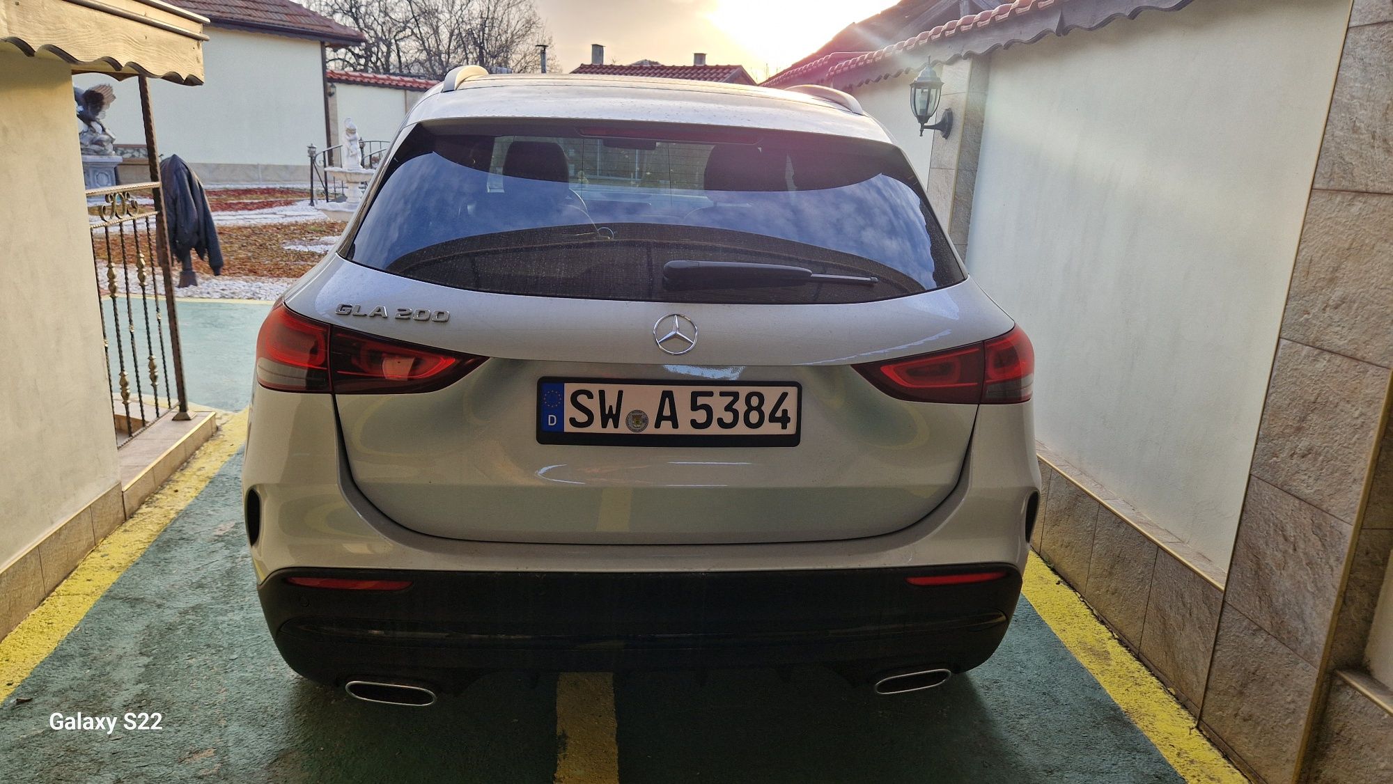 Продавам мерцедес GLA200 изгодно