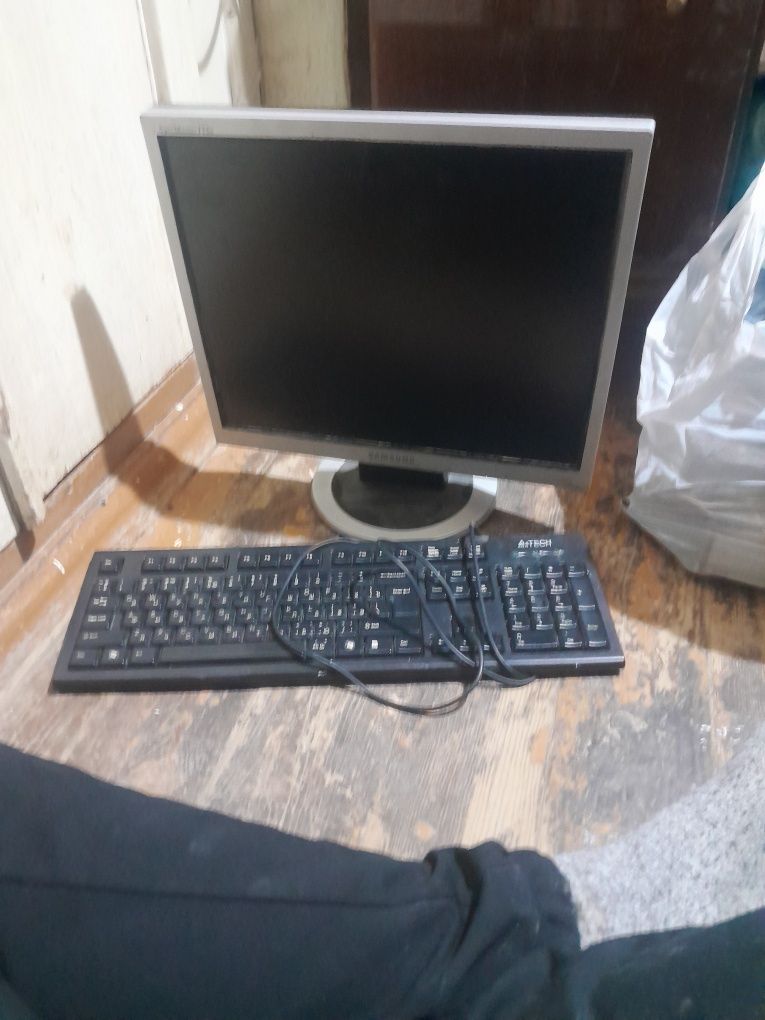 Клавиатура и монитор