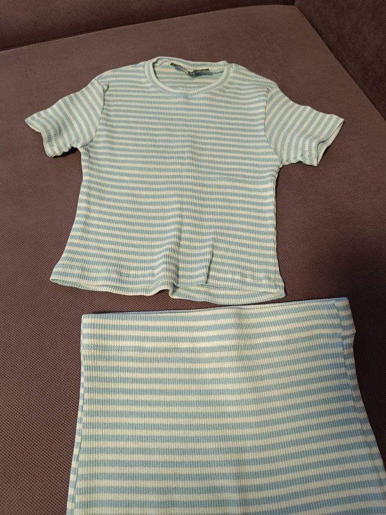 Compleu tricot cu fusta creion și tricou