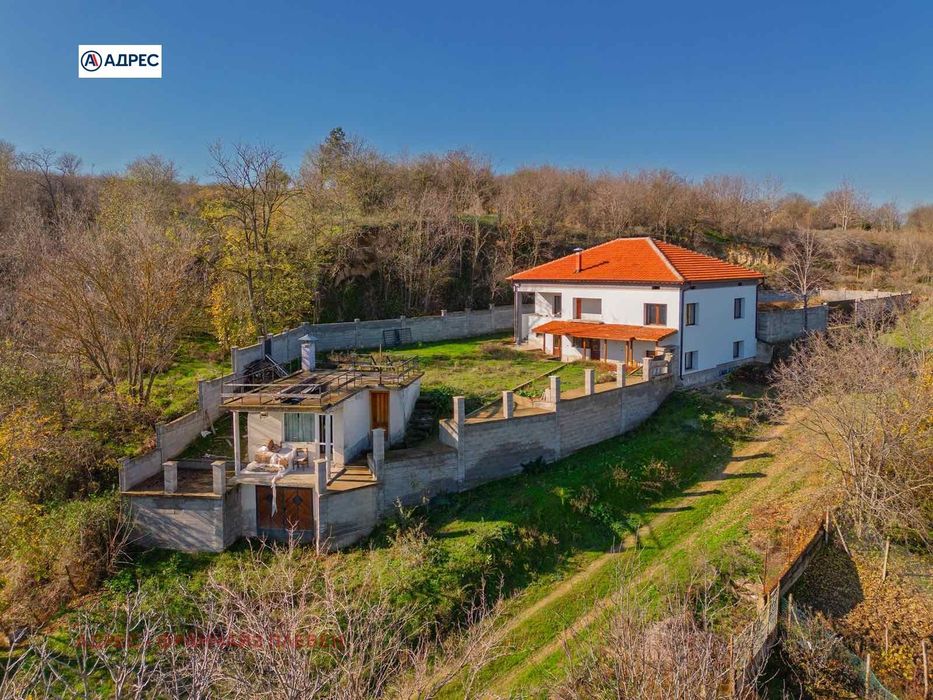 Къща в Плевен, област-с.Комарево площ 165 цена 120000