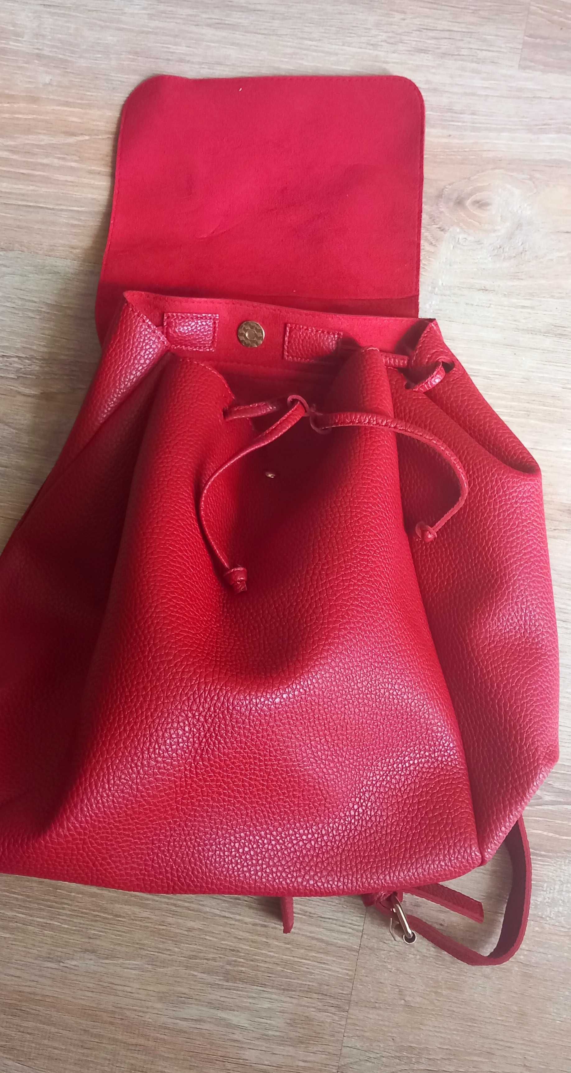 Продавам дамска кожена раничка