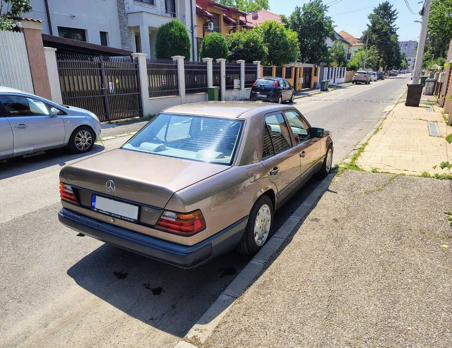 Mercedes 230E W124 Vehicul Istoric Retromobil / Aer Conditionat/Trapă