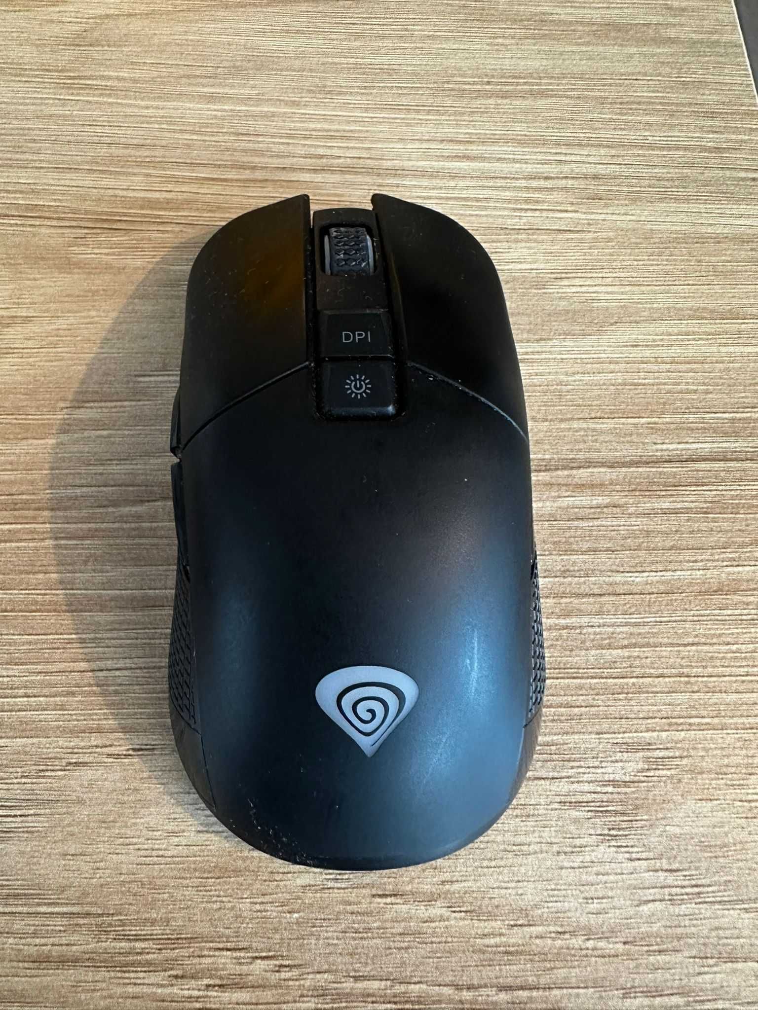Mouse Wireless cu incarcare USB