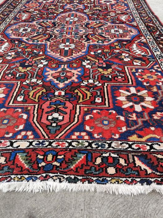 Covor persan Bakhtiari, realizat manual
