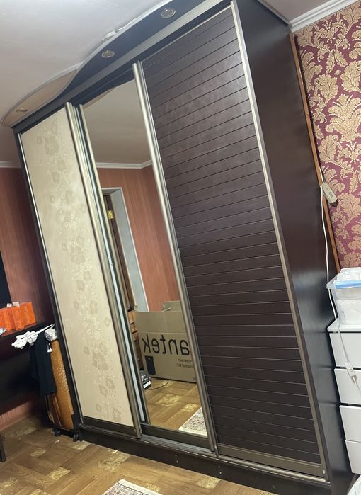 Шкаф купе с зеркалом