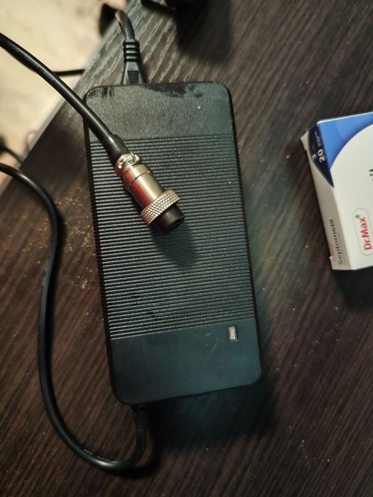 Vând baterie de trotineta kit