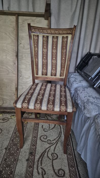 Стулья прочные  с чехлом