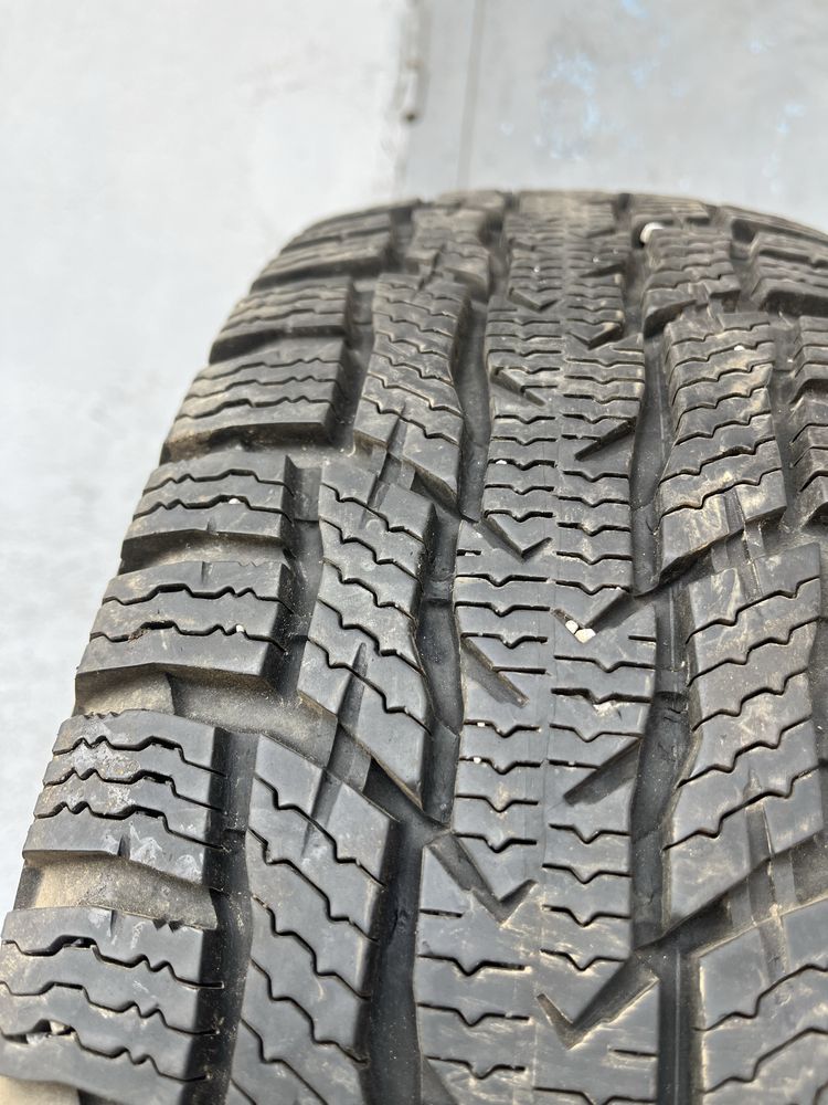 4 бр. гуми за бус 205/75/16C Nokian DOT 1419/2518 2x8 mm 2x6,5 mm