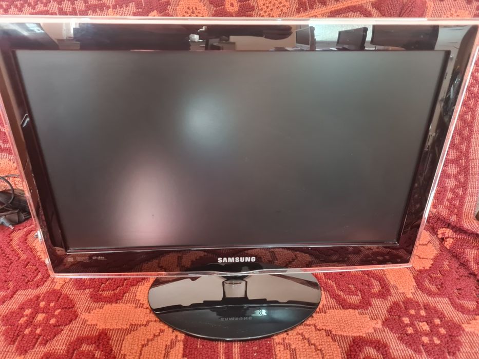 Vând tv led sony66cm