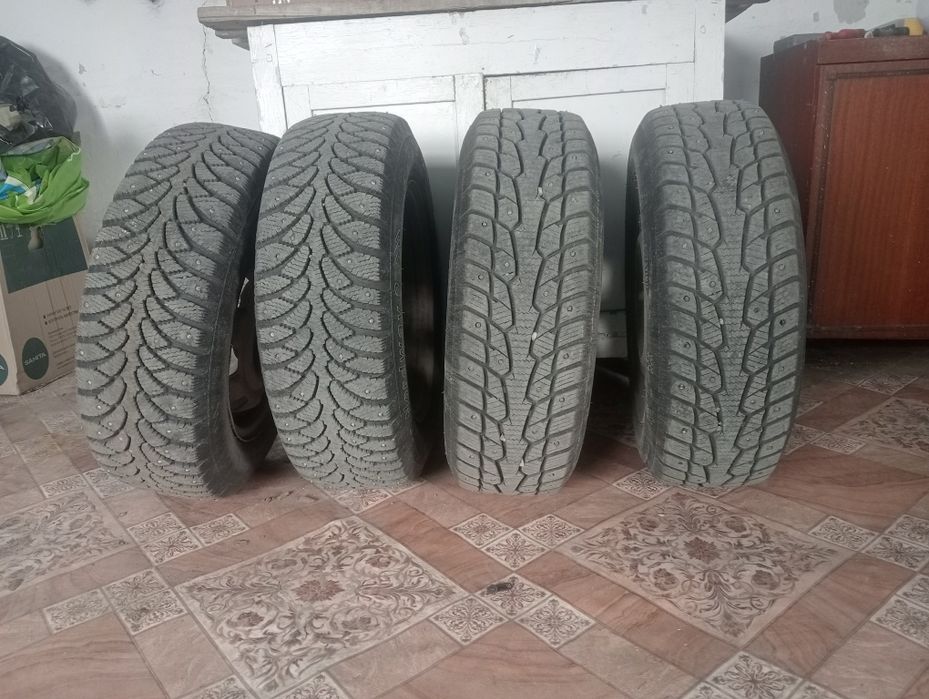 Продам зимние шины комплект