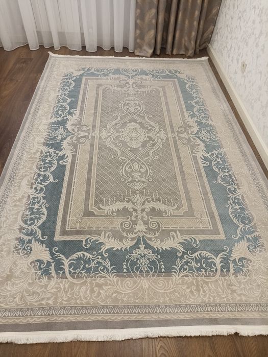 Продам ковер в гостиную