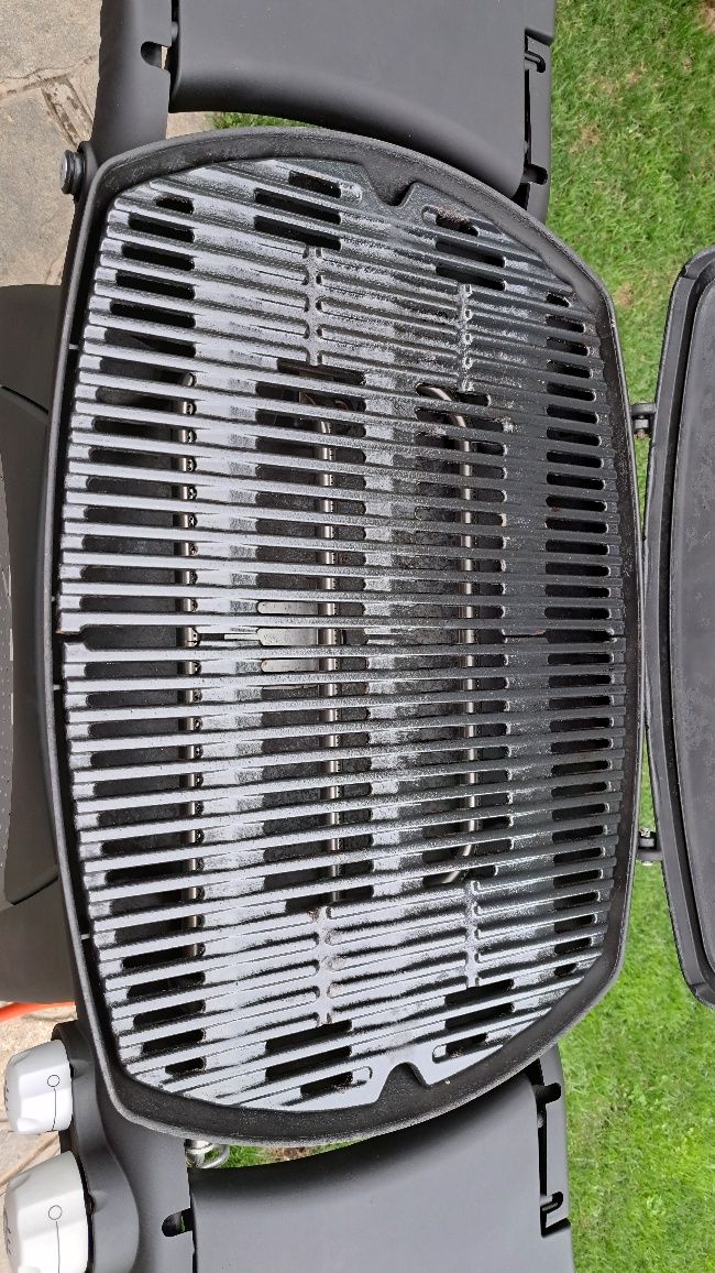 Газово барбекю Weber Q3200 с ЧИСТО НОВИ ГОРЕЛКИ