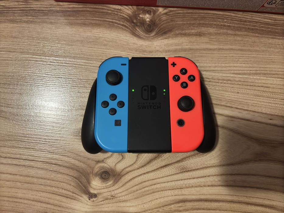 Nintendo Switch + Legend Of Zelda: BOTW