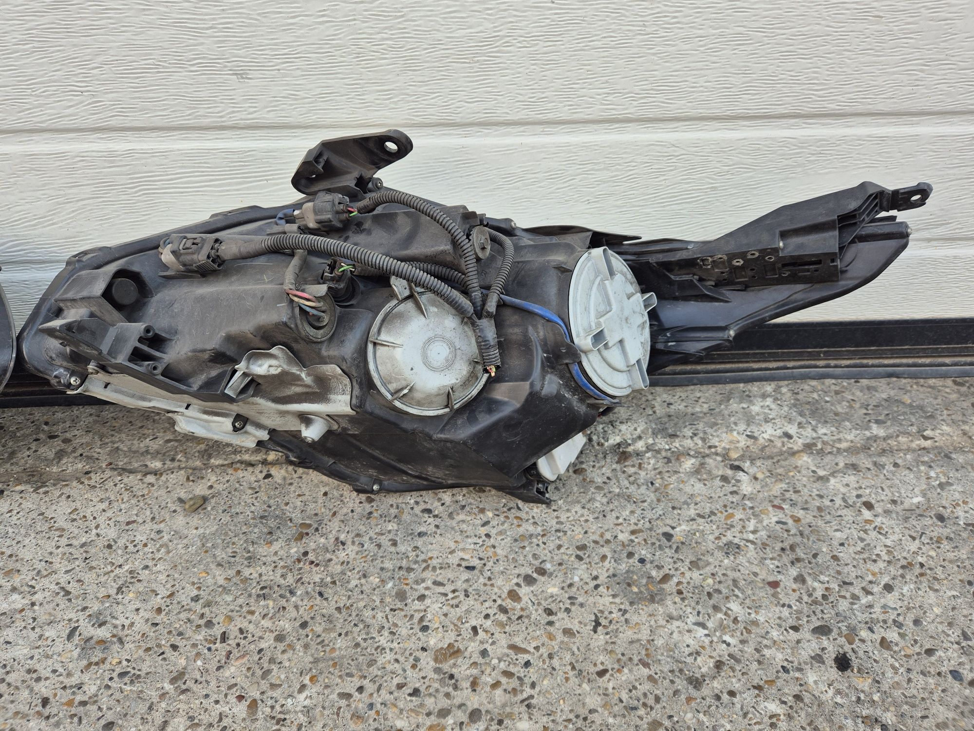 Faruri Originale Toyota Avensis T27.  2009-2012. Volan stinga. Preț bu