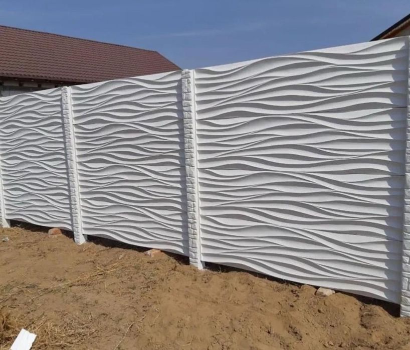 Gard din placi prefabricate de beton cu montaj