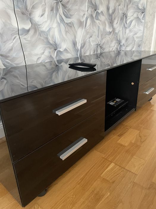 Подставка по телевизор