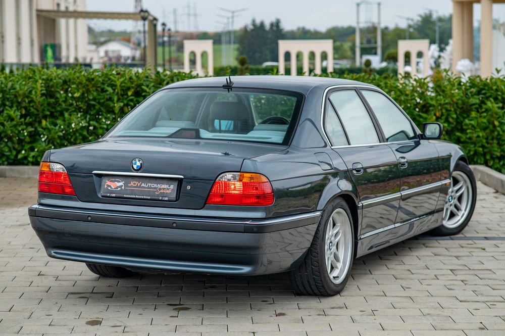 Bmw E38 728i 2001