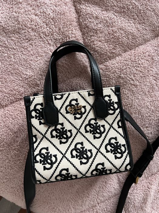 Дамска чанта Guess