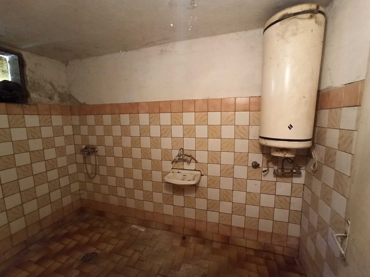 Продава се Къща в с. Тияновци, Област Видин - 320 кв.м за 80 €/кв.м - Снимка #4