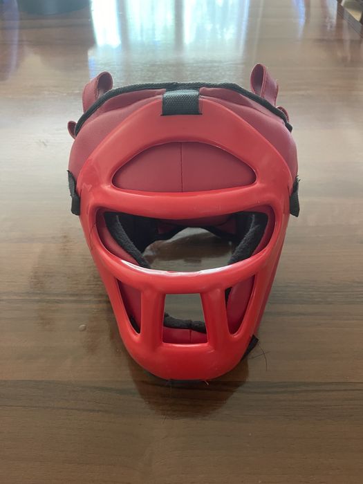 Продам шлем и футы