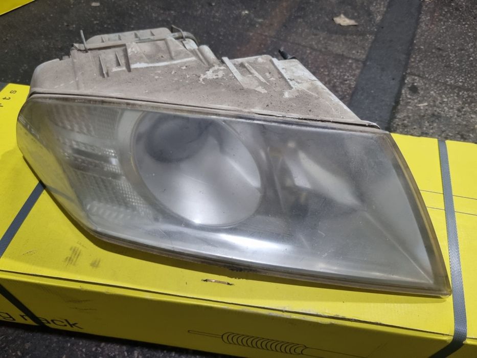 Far dreapta Bi xenon skoda Octavia 2