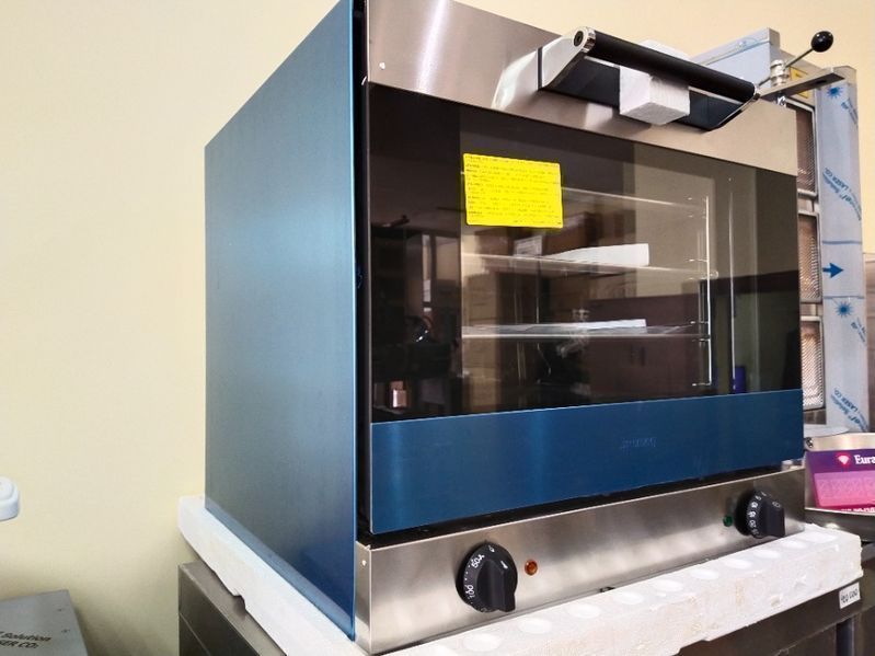 Печь конвекционная SMEG. Духовка SMEG.
