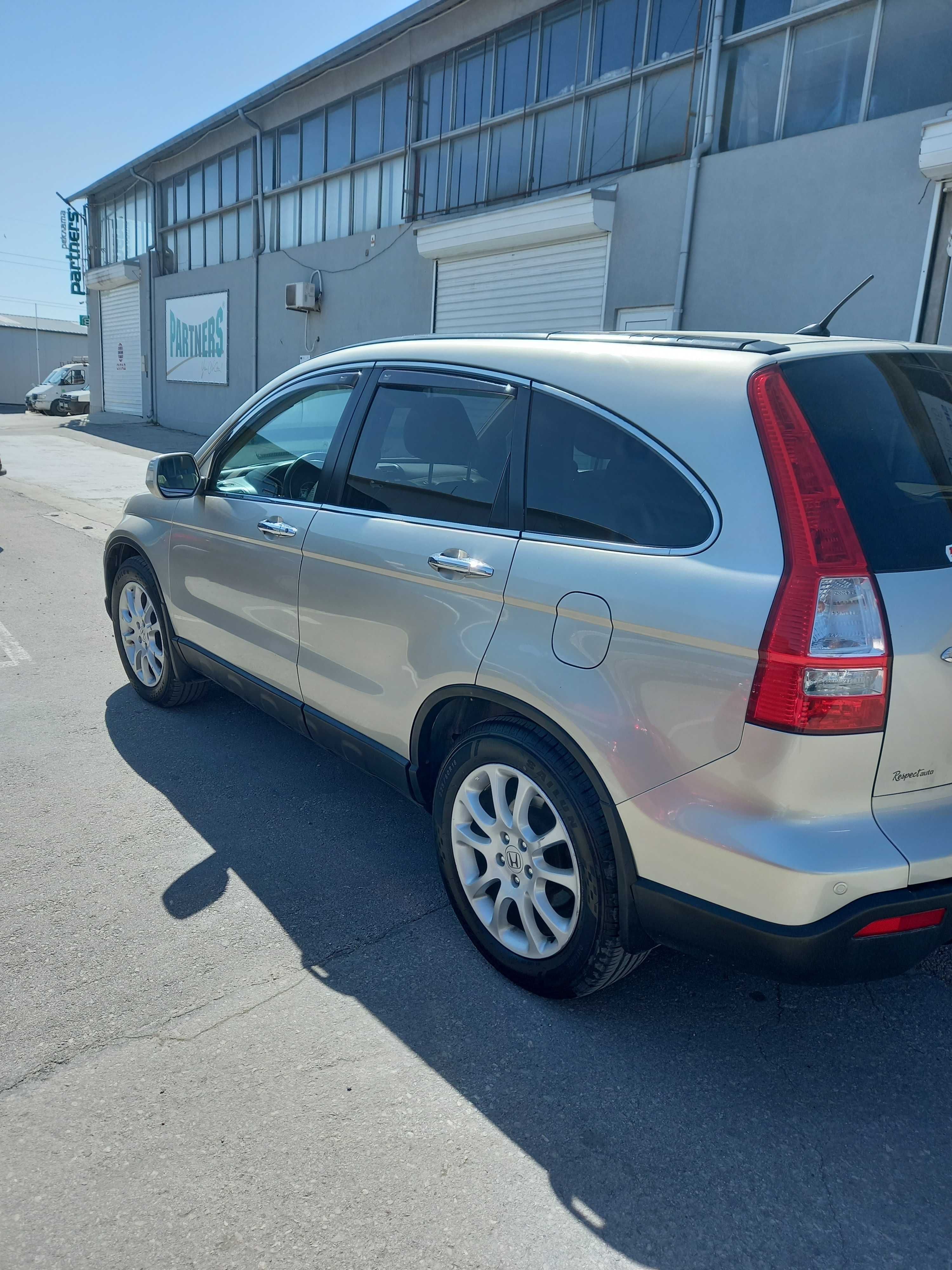 Продавам Honda CRV