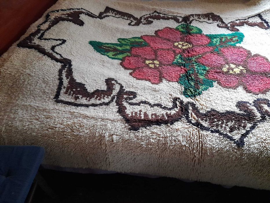 Вълнени ръчно тъкани китеници