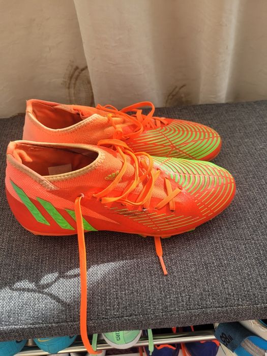 Vind Adidași de fotbal