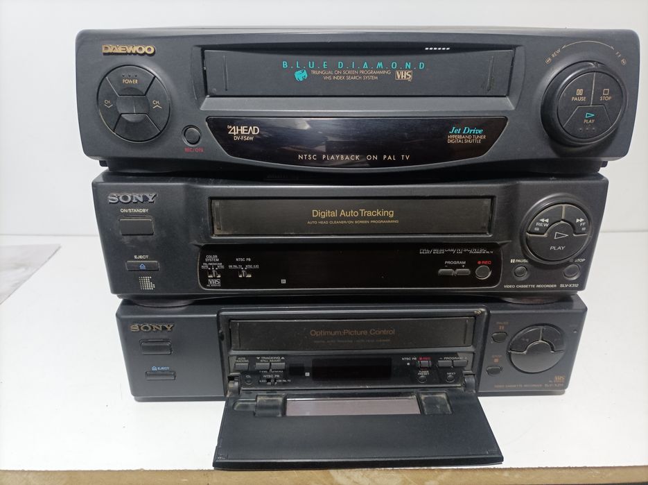 Видео магнитофон sotiladi