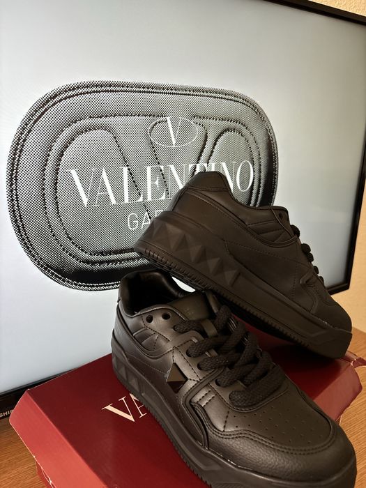 Adidasi valentino