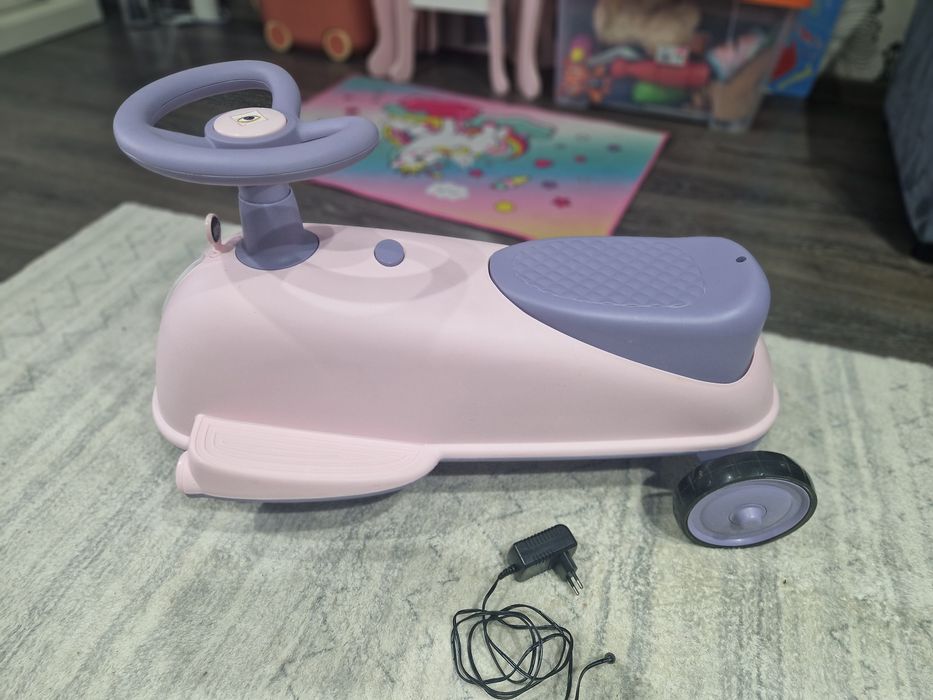 Mașinuța electrica cu încărcător, stare foarte buna