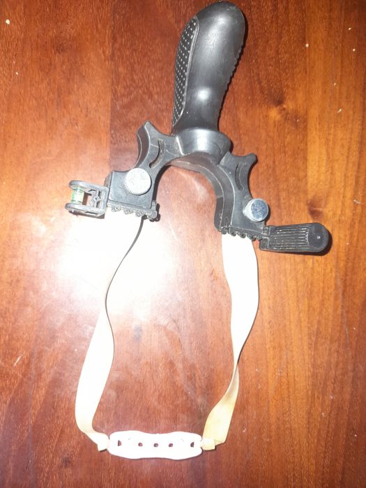 Praștie profesională cu laser pentru distracție și precizie – doar 200